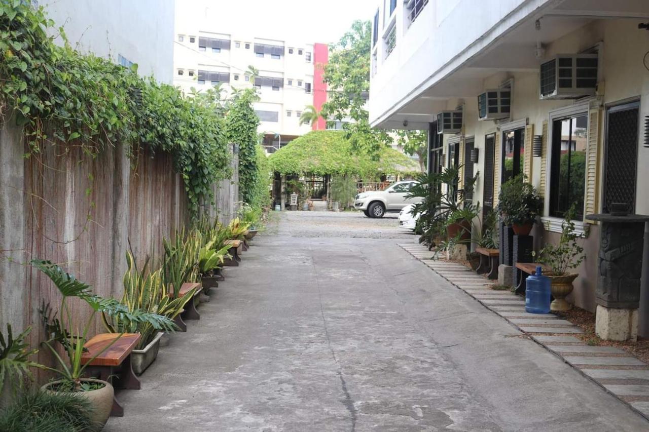 Reddoorz Near Colgante Bridge Naga City المظهر الخارجي الصورة