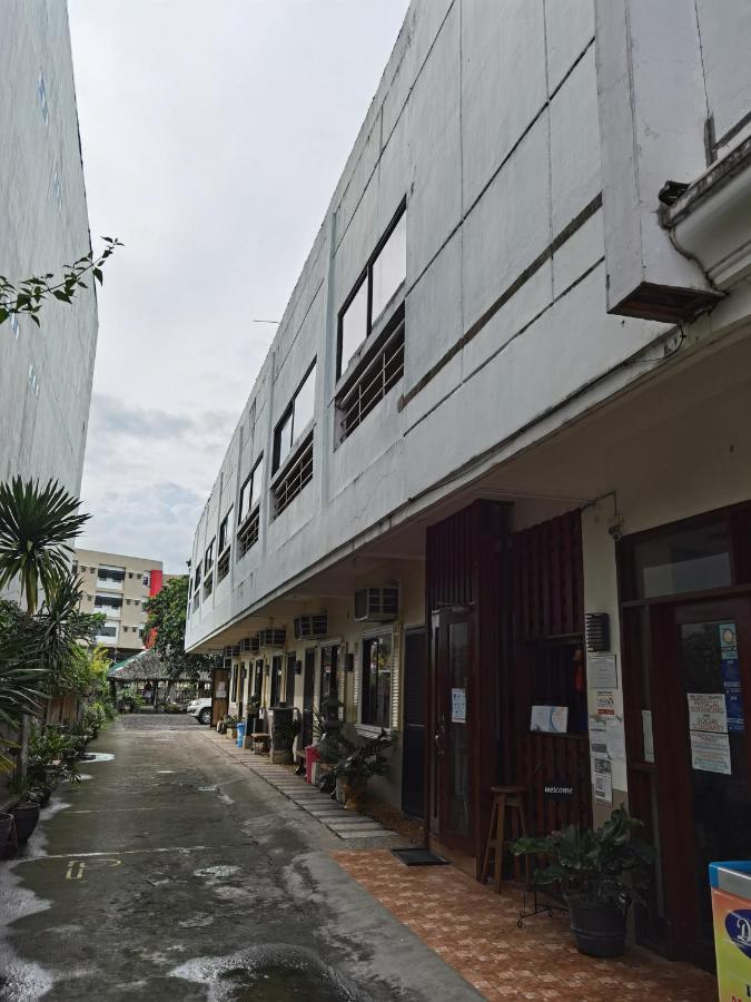 Reddoorz Near Colgante Bridge Naga City المظهر الخارجي الصورة