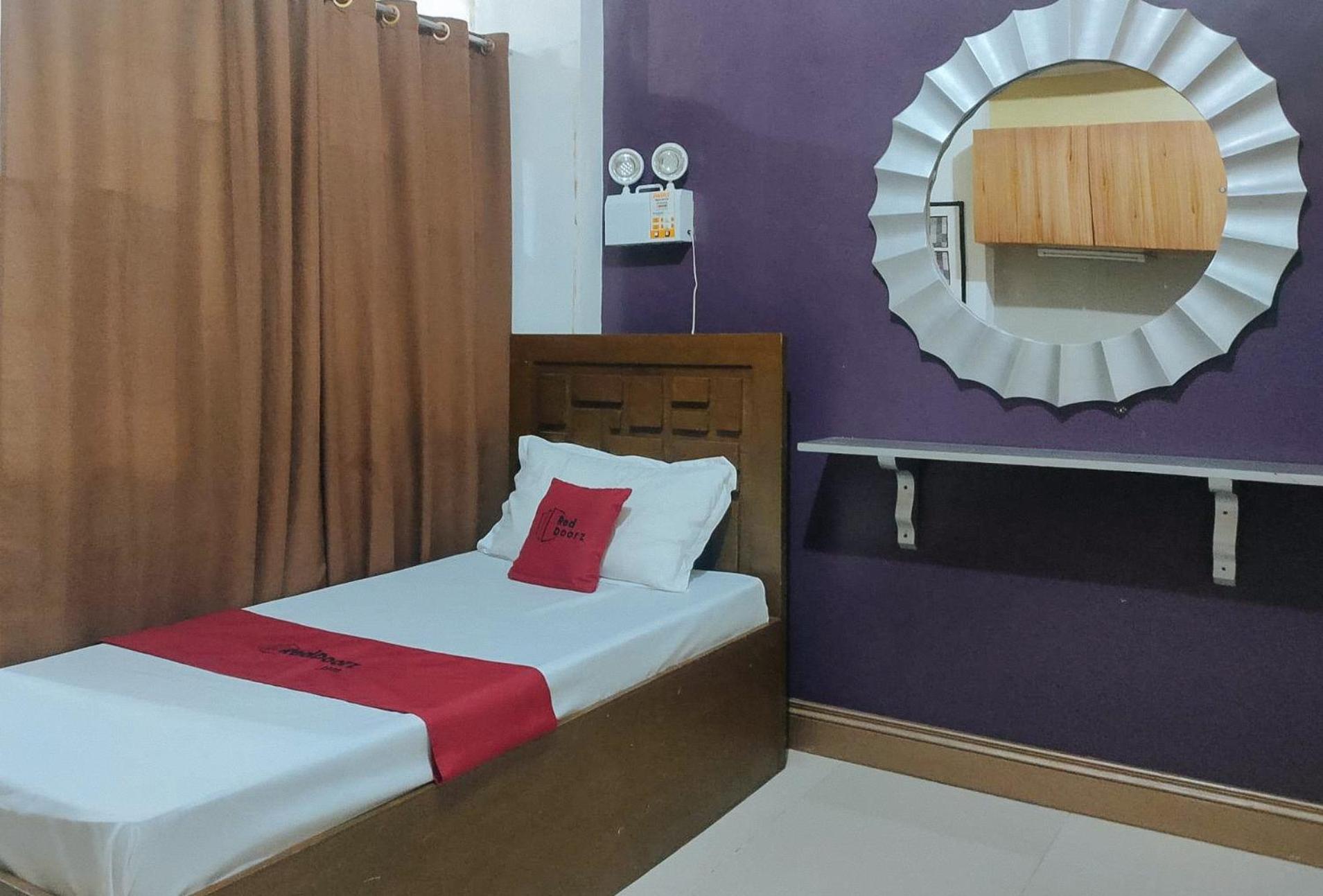 Reddoorz Near Colgante Bridge Naga City المظهر الخارجي الصورة