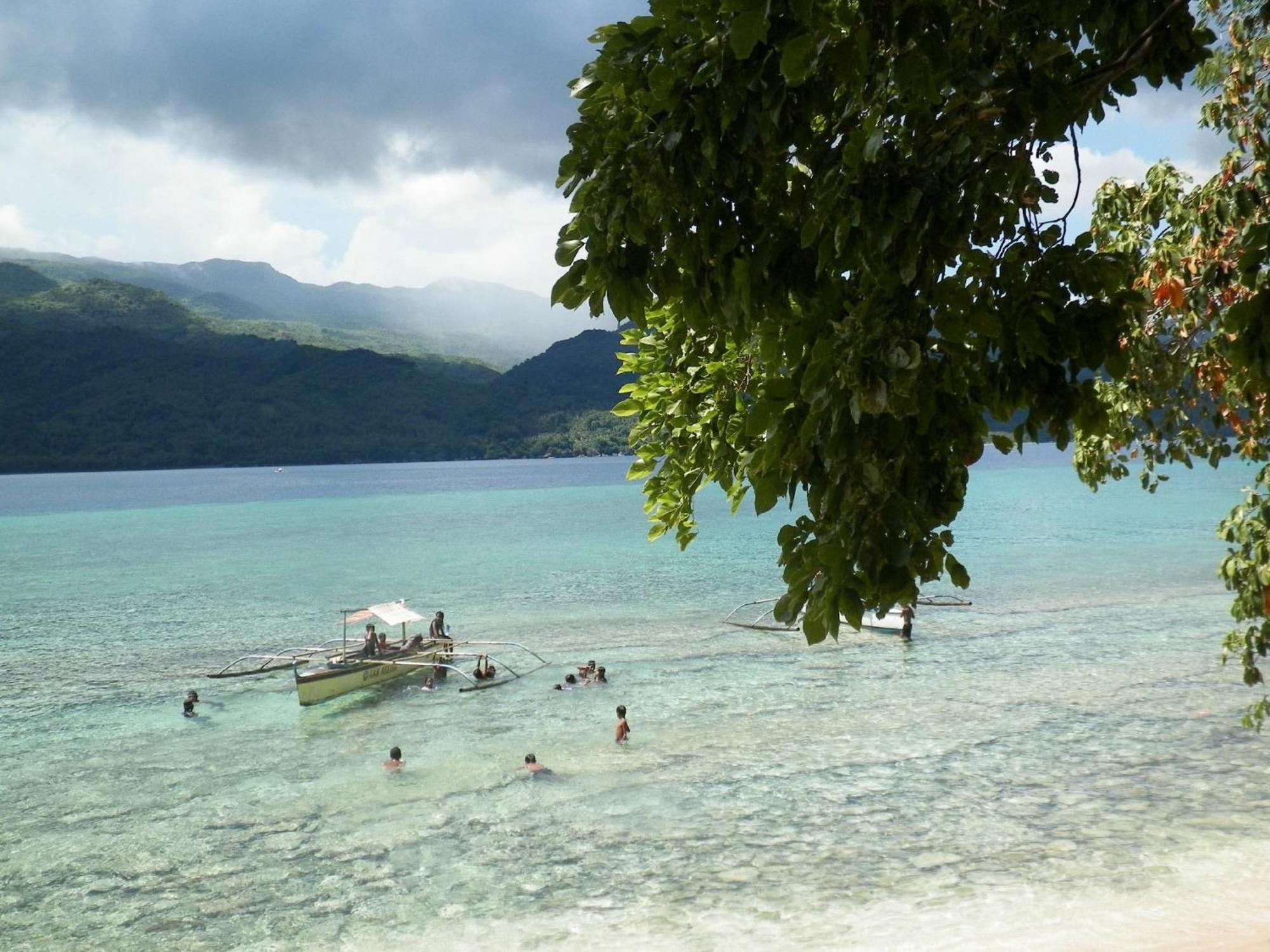 Reddoorz Near Colgante Bridge Naga City المظهر الخارجي الصورة
